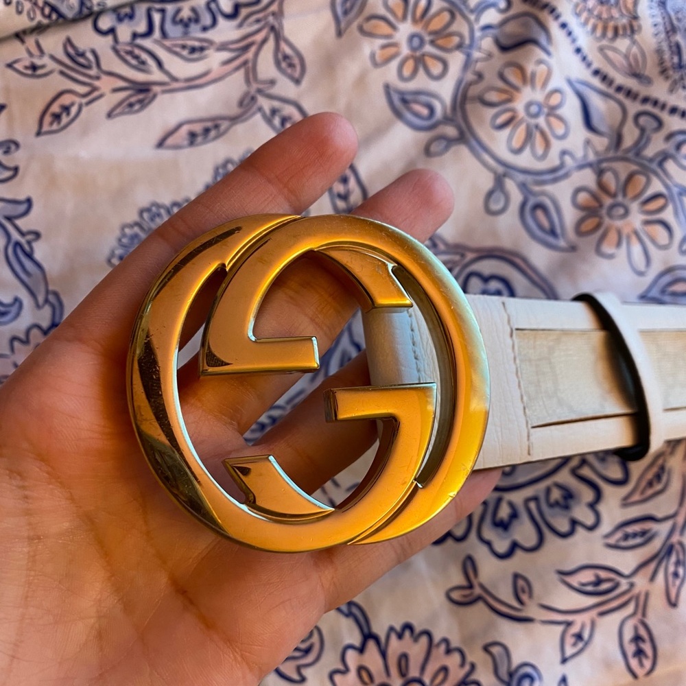 ✨AUTHENTIC Gucci White Belt w/ Large Logo ✨